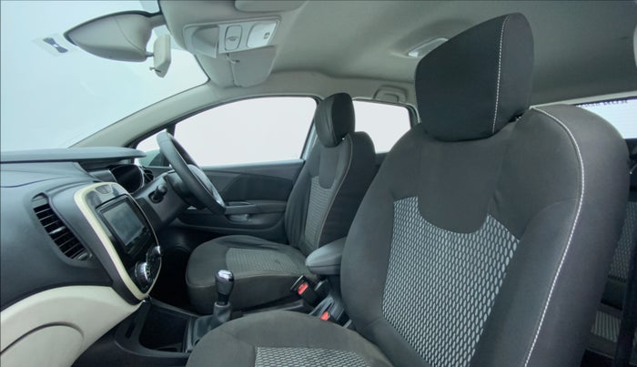 2018 Renault Captur RXE PETROL MT, Petrol, Manual, 26,678 km, Right Side Front Door Cabin