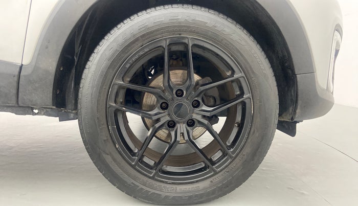 2018 Renault Captur RXE PETROL MT, Petrol, Manual, 26,678 km, Right Front Wheel