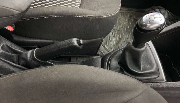 2018 Renault Captur RXE PETROL MT, Petrol, Manual, 26,678 km, Gear Lever