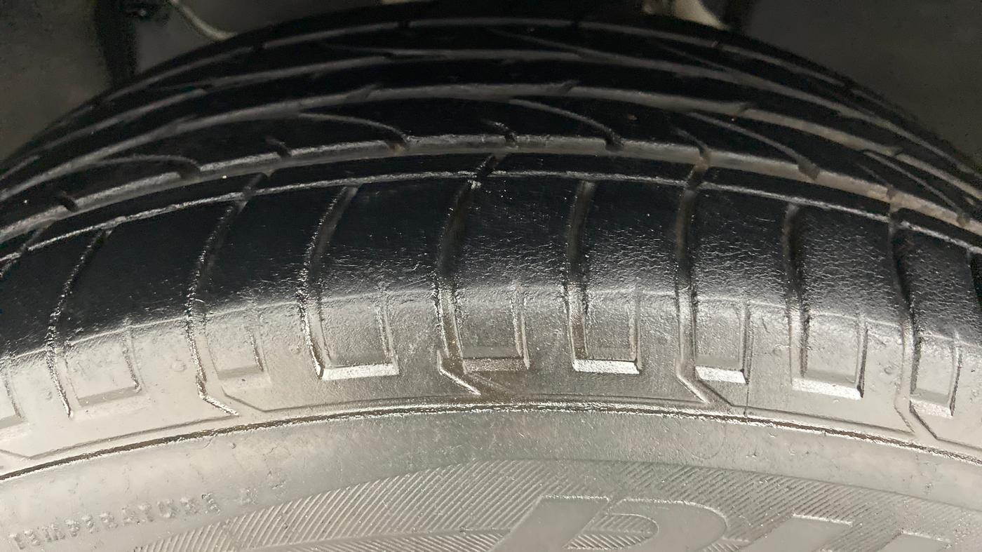 2018 Renault Captur RXE PETROL MT, Petrol, Manual, 26,678 km, Left Front Tyre Tread