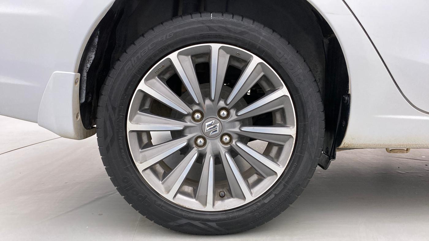 2019 Maruti Ciaz ALPHA 1.5 AT SHVS, Petrol, Automatic, 67,388 km, Right Rear Wheel
