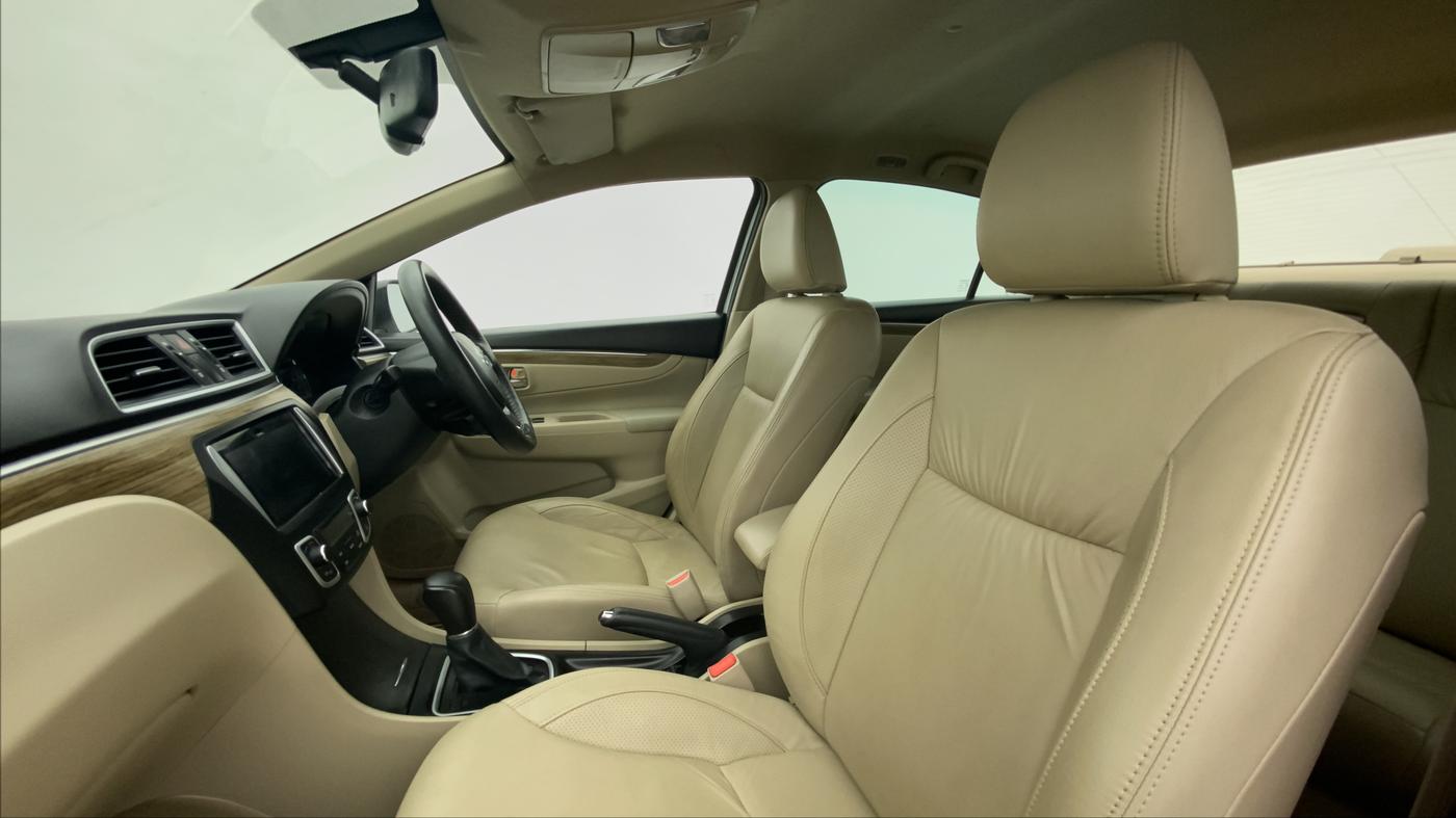 2019 Maruti Ciaz ALPHA 1.5 AT SHVS, Petrol, Automatic, 67,388 km, Right Side Front Door Cabin