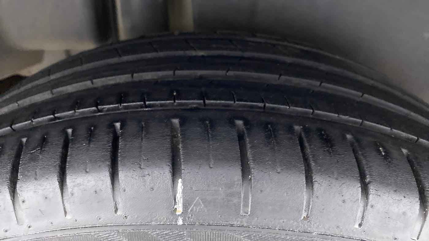 2019 Maruti Ciaz ALPHA 1.5 AT SHVS, Petrol, Automatic, 67,388 km, Right Rear Tyre Tread