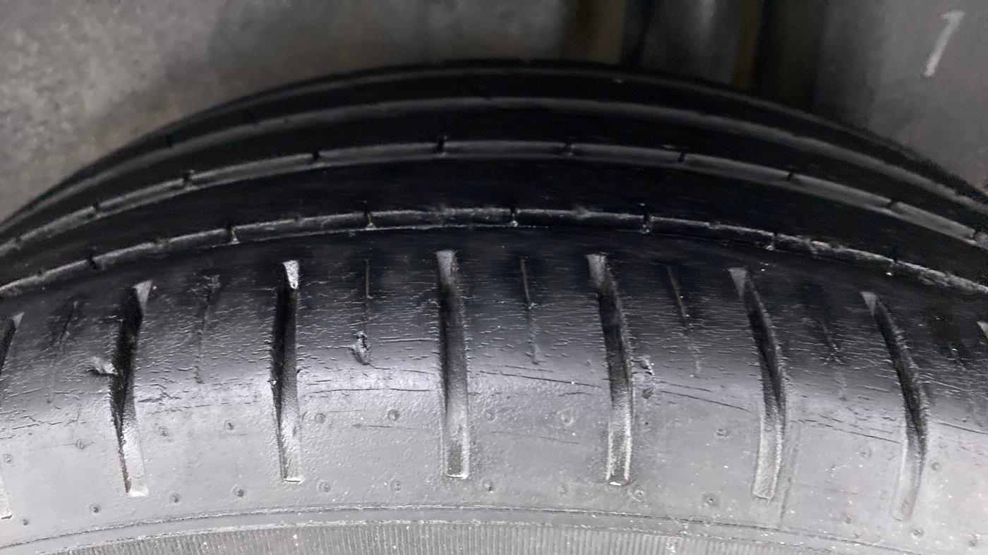 2019 Maruti Ciaz ALPHA 1.5 AT SHVS, Petrol, Automatic, 67,388 km, Left Rear Tyre Tread