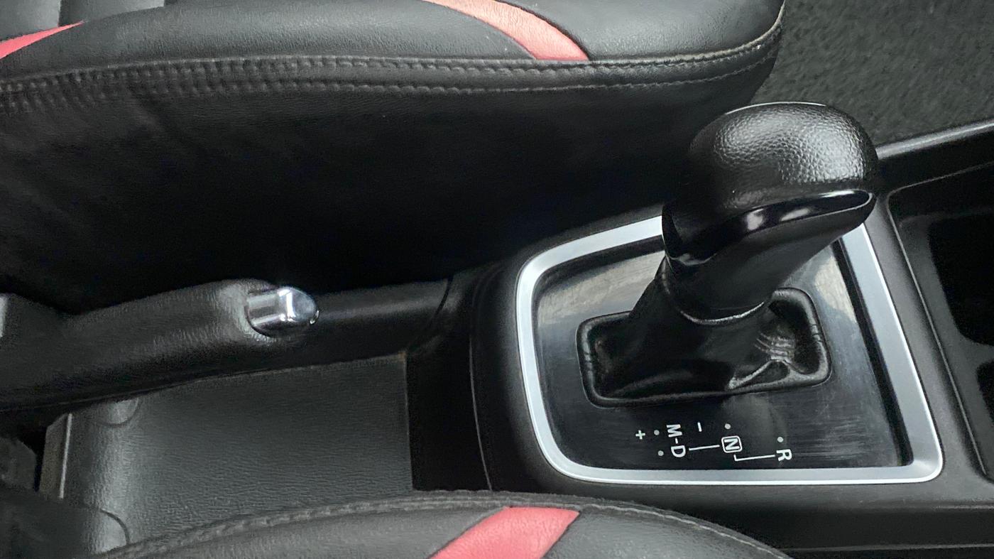 2019 Maruti Swift VXI AMT, Petrol, Automatic, 95,938 km, Gear Lever