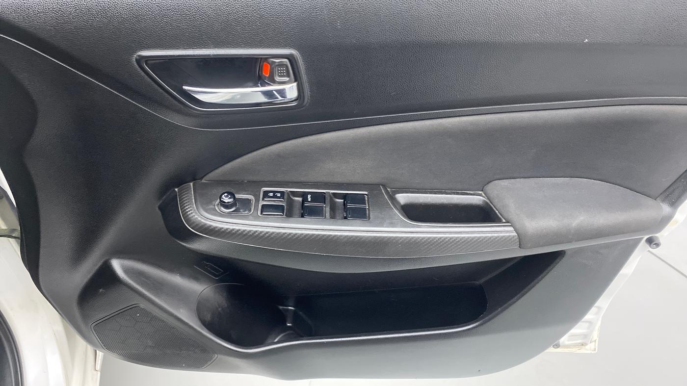 2019 Maruti Swift VXI AMT, Petrol, Automatic, 95,938 km, Driver Side Door Panels Control