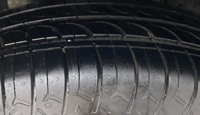 2019 Maruti Swift VXI AMT, Petrol, Automatic, 95,938 km, Right Rear Tyre Tread