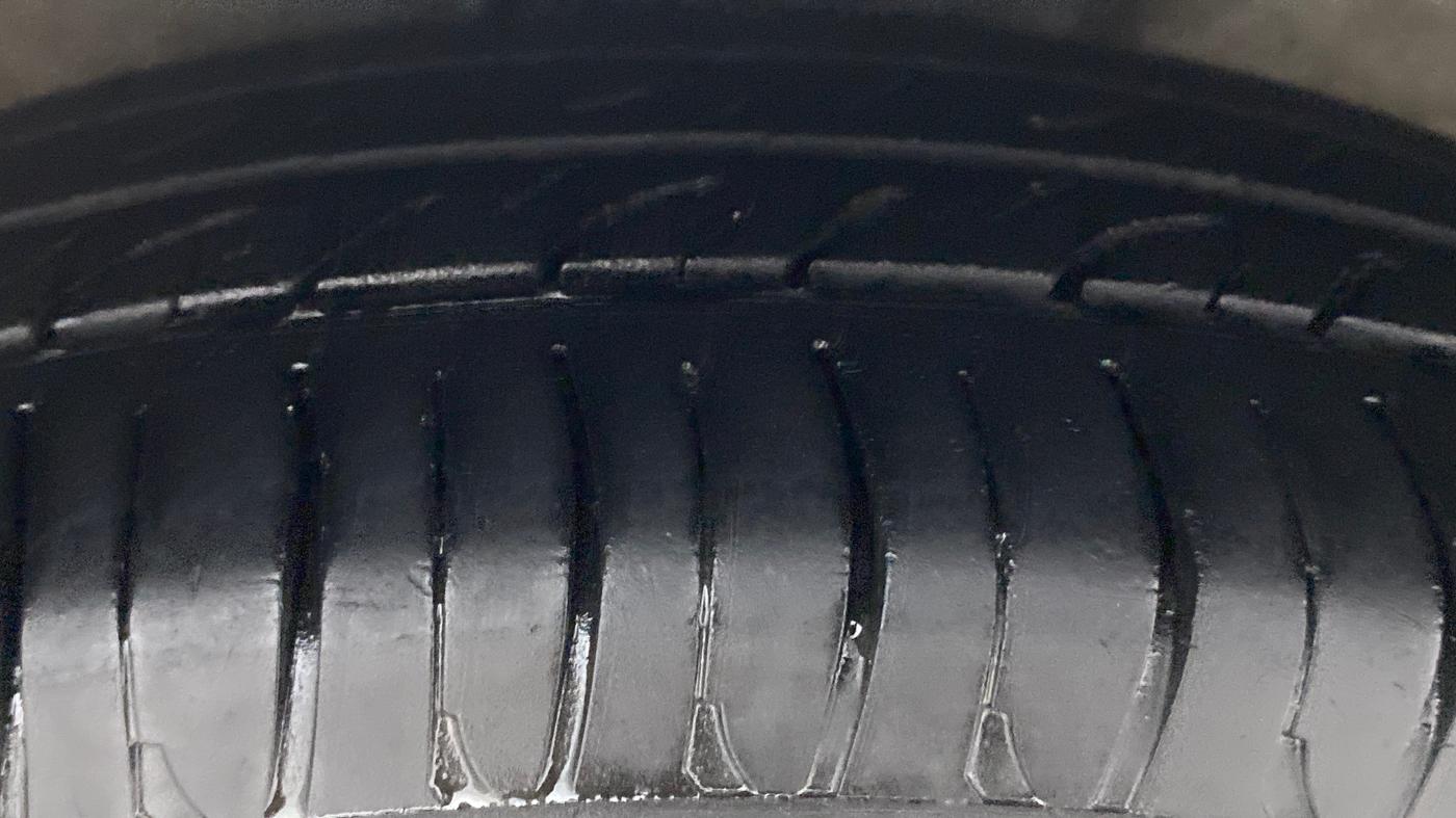 2019 Maruti Swift VXI AMT, Petrol, Automatic, 95,938 km, Right Front Tyre Tread