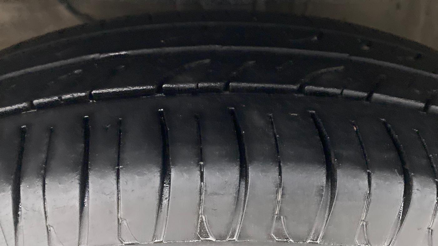 2019 Maruti Swift VXI AMT, Petrol, Automatic, 95,938 km, Left Front Tyre Tread