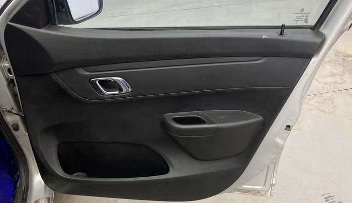 2018 Renault Kwid RXT 1.0 (O), Petrol, Manual, 61,957 km, Driver Side Door Panels Control