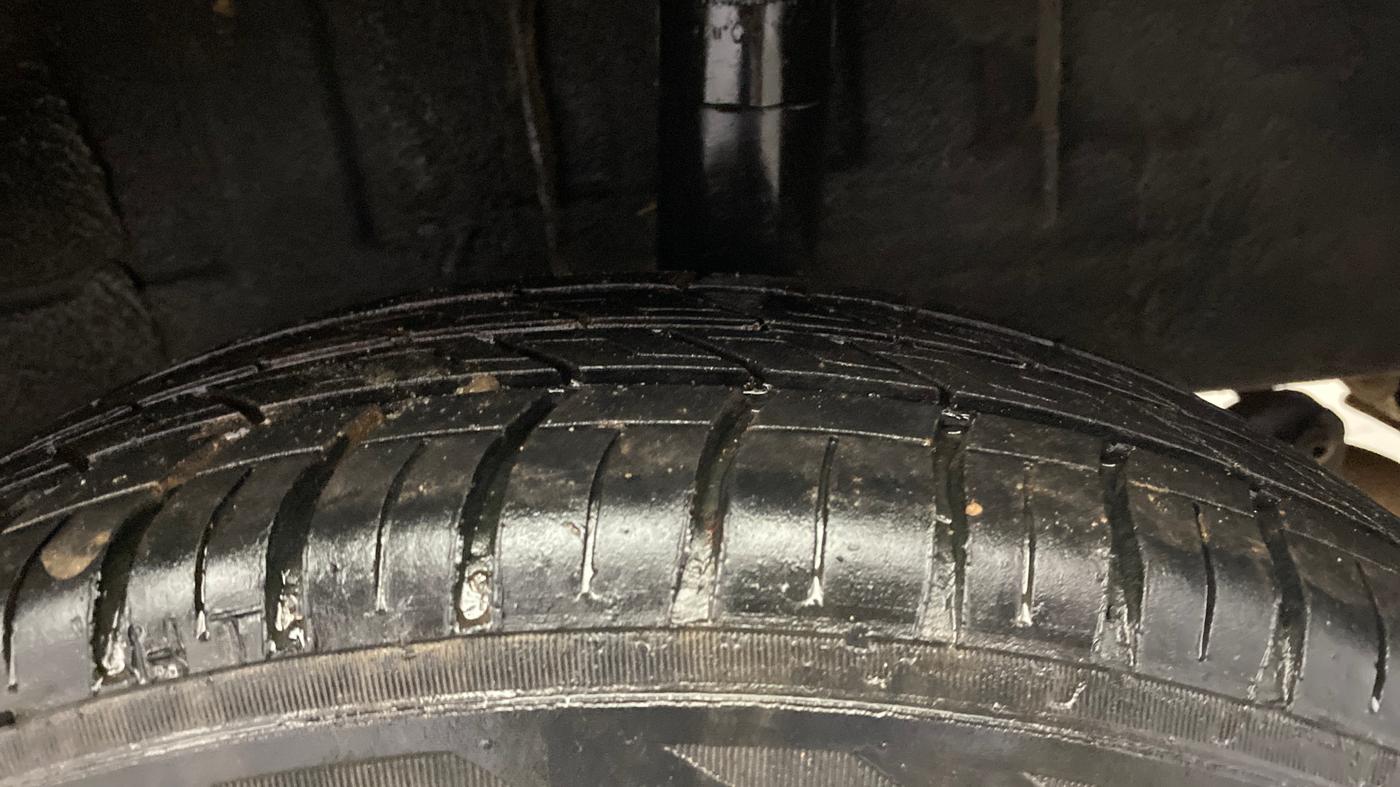 2018 Renault Kwid RXT 1.0 (O), Petrol, Manual, 61,957 km, Left Rear Tyre Tread