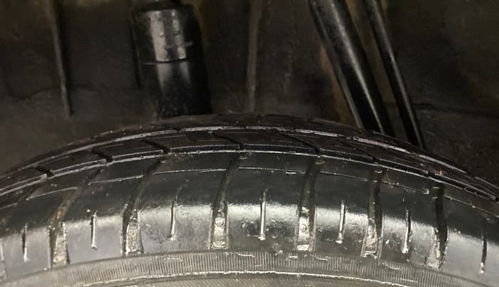 2018 Renault Kwid RXT 1.0 (O), Petrol, Manual, 61,957 km, Right Rear Tyre Tread