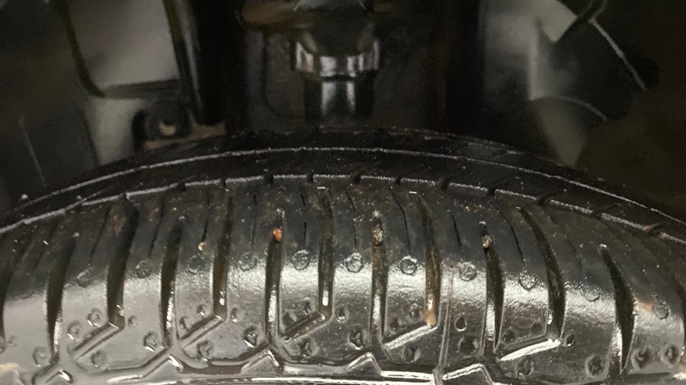 2018 Renault Kwid RXT 1.0 (O), Petrol, Manual, 61,957 km, Left Front Tyre Tread