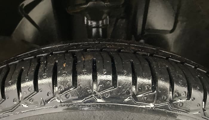 2018 Renault Kwid RXT 1.0 (O), Petrol, Manual, 61,957 km, Right Front Tyre Tread