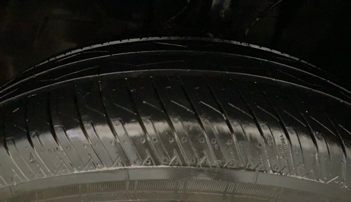 2022 Tata PUNCH ADVENTURE MT, Petrol, Manual, 35,641 km, Left Front Tyre Tread