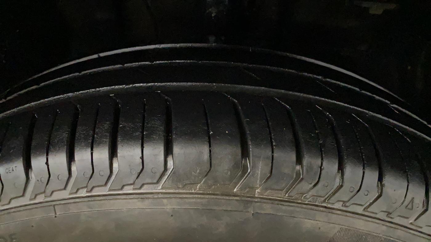 2022 Tata PUNCH ADVENTURE MT, Petrol, Manual, 35,641 km, Right Front Tyre Tread