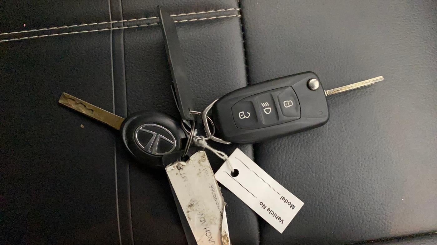 2022 Tata PUNCH ADVENTURE MT, Petrol, Manual, 35,641 km, Key Close Up