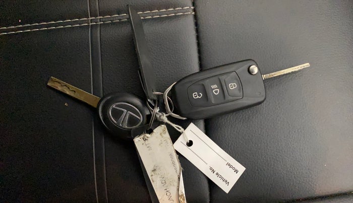 2022 Tata PUNCH ADVENTURE MT, Petrol, Manual, 35,641 km, Key Close Up