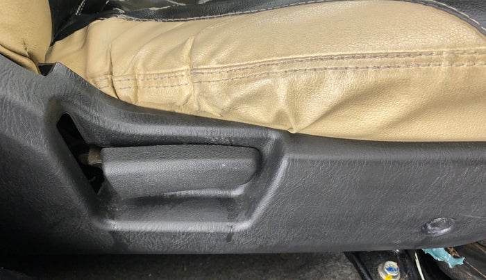 2021 Maruti Alto LXI CNG, CNG, Manual, 35,024 km, Driver Side Adjustment Panel