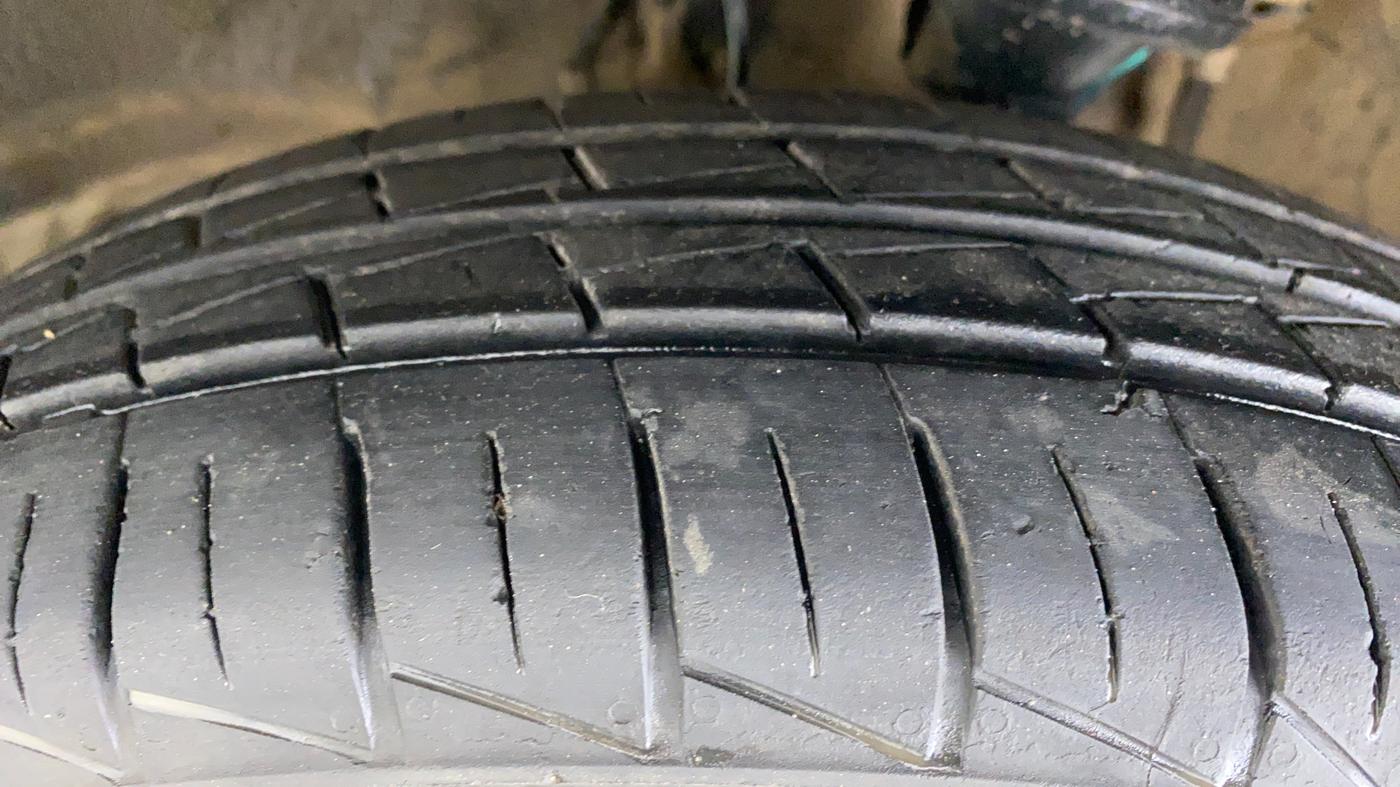 2021 Maruti Alto LXI CNG, CNG, Manual, 35,024 km, Left Front Tyre Tread