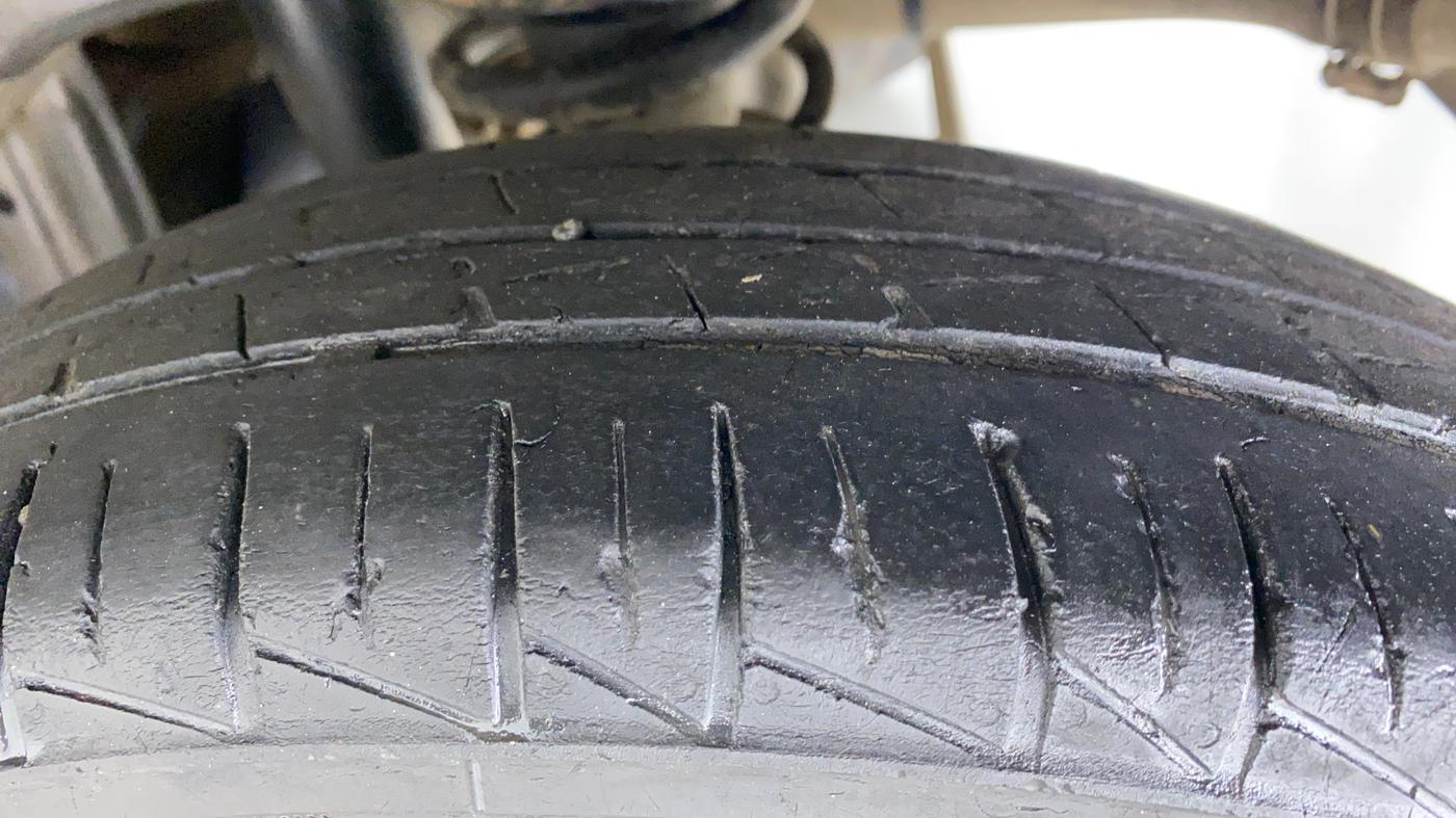 2021 Maruti Alto LXI CNG, CNG, Manual, 35,024 km, Left Rear Tyre Tread