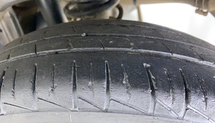 2021 Maruti Alto LXI CNG, CNG, Manual, 35,024 km, Left Rear Tyre Tread