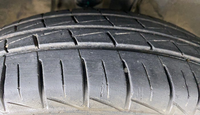 2021 Maruti Alto LXI CNG, CNG, Manual, 35,024 km, Right Front Tyre Tread