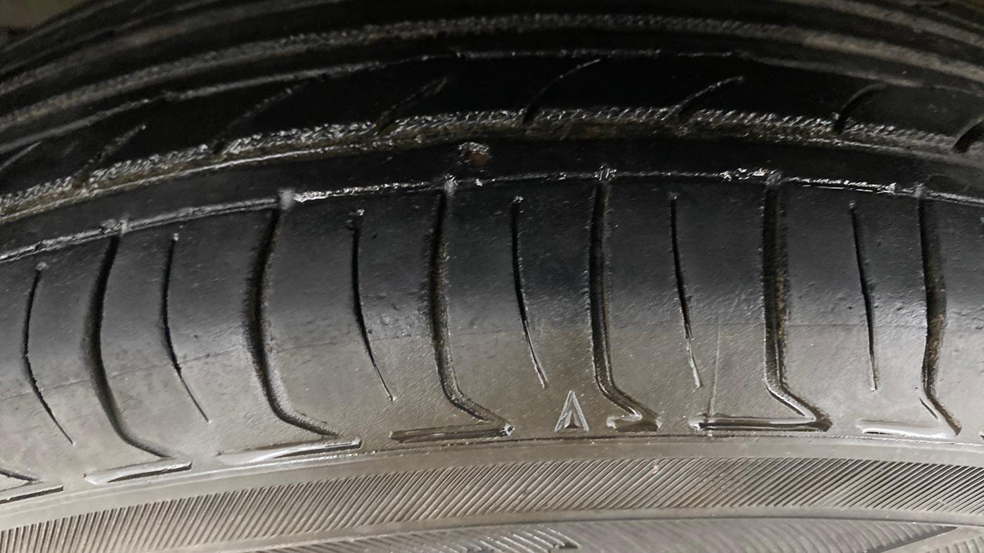 2021 Maruti Dzire VXI AMT, Petrol, Automatic, 1,07,760 km, Left Front Tyre Tread