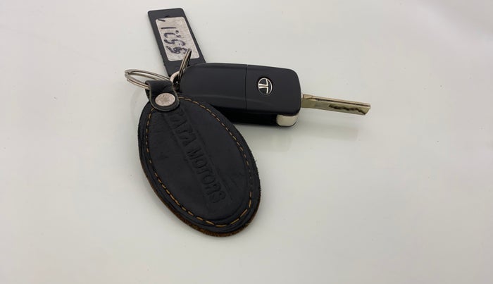 2024 Tata NEXON Pure S 1.2 Revotron 6AMT, Petrol, Automatic, 7,192 km, Key Close Up