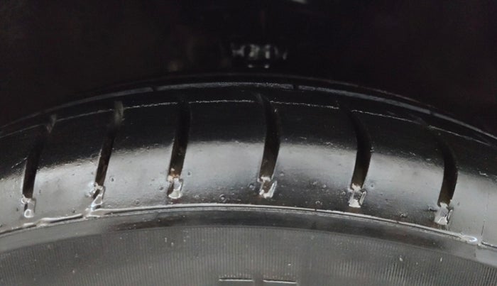 2014 Hyundai i20 MAGNA 1.2, Petrol, Manual, 77,067 km, Right Front Tyre Tread