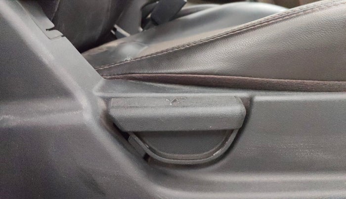 2014 Hyundai i20 MAGNA 1.2, Petrol, Manual, 77,067 km, Driver Side Adjustment Panel