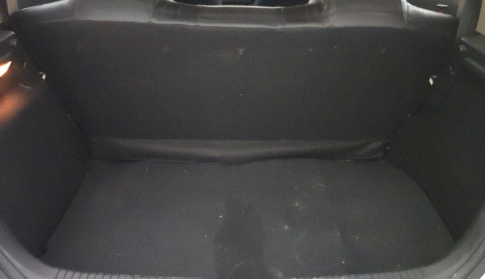 2014 Hyundai i20 MAGNA 1.2, Petrol, Manual, 77,067 km, Boot Inside