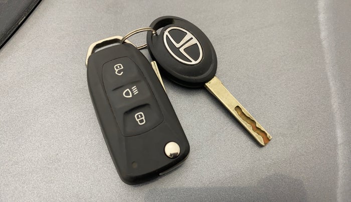 2019 Tata Tiago XZ PLUS PETROL, Petrol, Manual, 54,857 km, Key Close Up