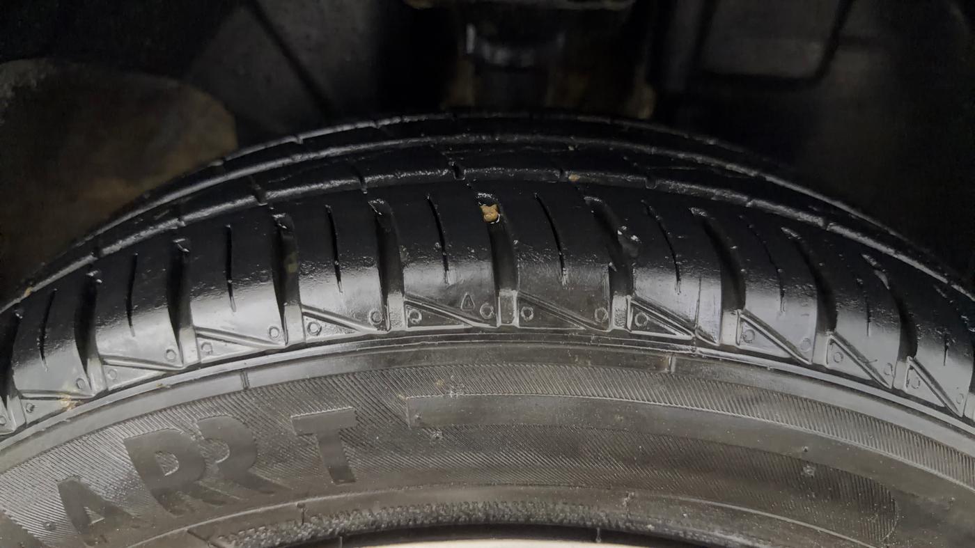 2019 Renault Kwid RXT 1.0 AMT (O), Petrol, Automatic, 66,150 km, Right Front Tyre Tread