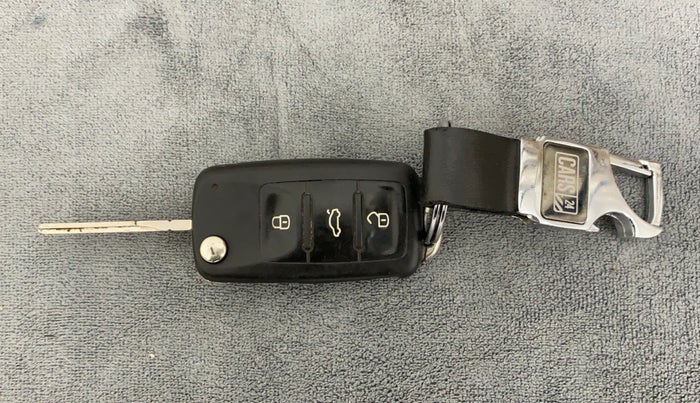 2014 Volkswagen Polo HIGHLINE1.2L, Petrol, Manual, 1,05,337 km, Key Close Up