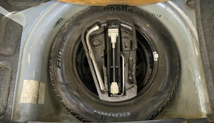 2014 Volkswagen Polo HIGHLINE1.2L, Petrol, Manual, 1,05,337 km, Spare Tyre