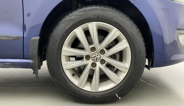 2014 Volkswagen Polo HIGHLINE1.2L, Petrol, Manual, 1,05,337 km, Right Front Wheel