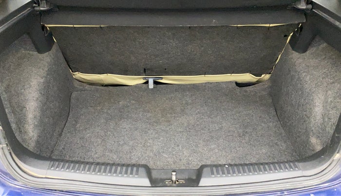 2014 Volkswagen Polo HIGHLINE1.2L, Petrol, Manual, 1,05,337 km, Boot Inside