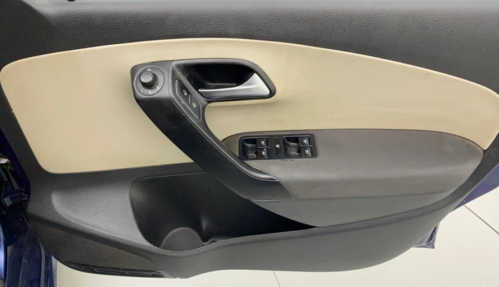 2014 Volkswagen Polo HIGHLINE1.2L, Petrol, Manual, 1,05,337 km, Driver Side Door Panels Control