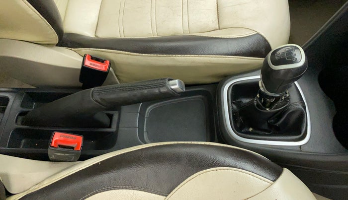 2014 Volkswagen Polo HIGHLINE1.2L, Petrol, Manual, 1,05,337 km, Gear Lever