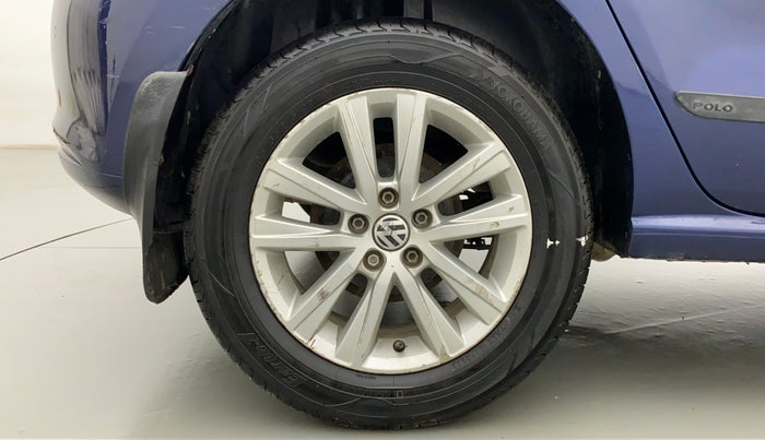 2014 Volkswagen Polo HIGHLINE1.2L, Petrol, Manual, 1,05,337 km, Right Rear Wheel