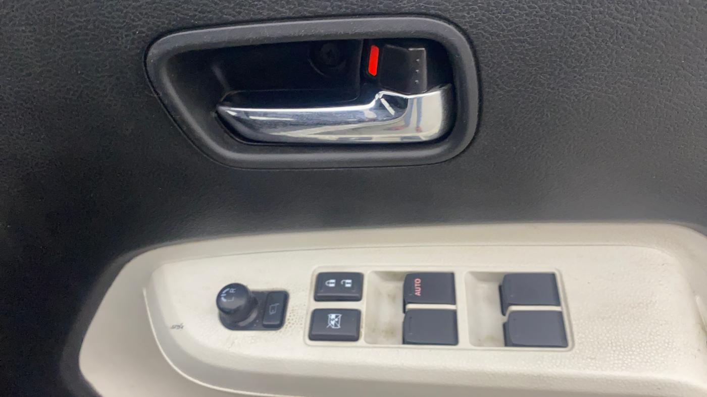 2018 Maruti IGNIS ZETA 1.2, CNG, Manual, 66,369 km, Driver Side Door Panels Control