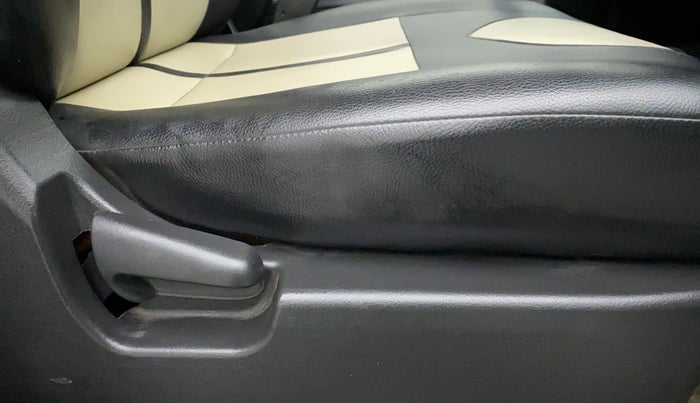 2016 Maruti Wagon R 1.0 LXI CNG, CNG, Manual, 74,578 km, Driver Side Adjustment Panel