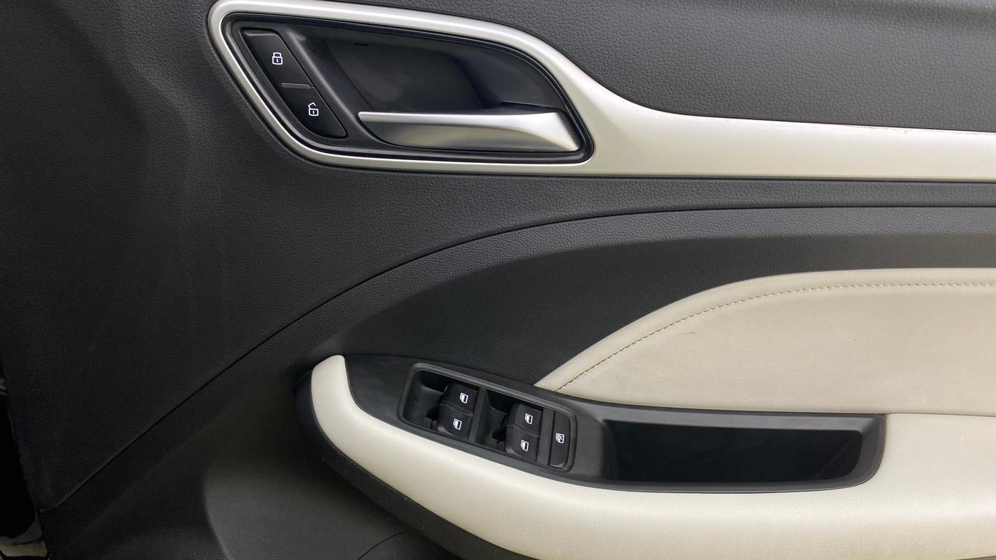 2022 MG ASTOR SHARP 1.5 CVT, Petrol, Automatic, 39,753 km, Driver Side Door Panels Control