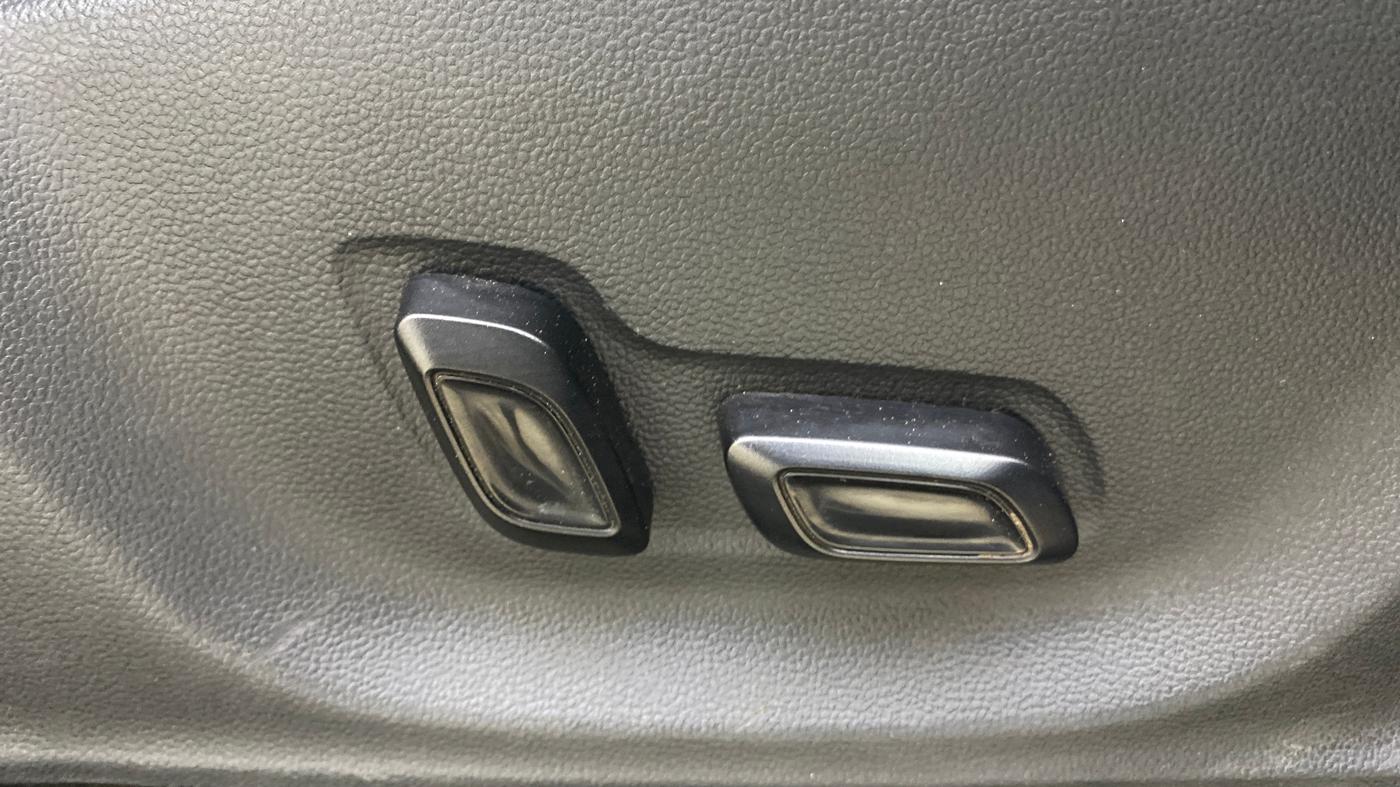 2022 MG ASTOR SHARP 1.5 CVT, Petrol, Automatic, 39,753 km, Driver Side Adjustment Panel