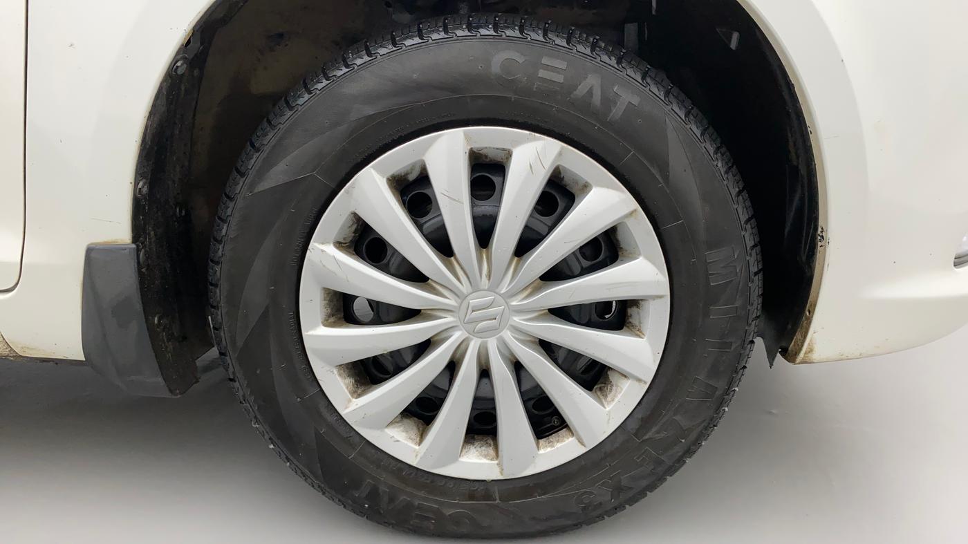 2015 Maruti Swift Dzire VXI, Petrol, Manual, 1,03,908 km, Right Front Wheel