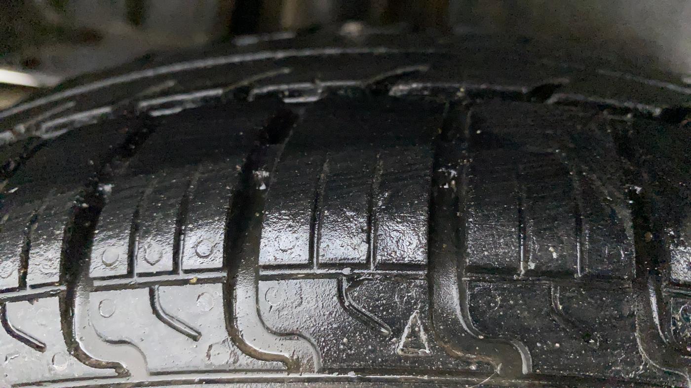 2015 Maruti Swift Dzire VXI, Petrol, Manual, 1,03,908 km, Right Rear Tyre Tread
