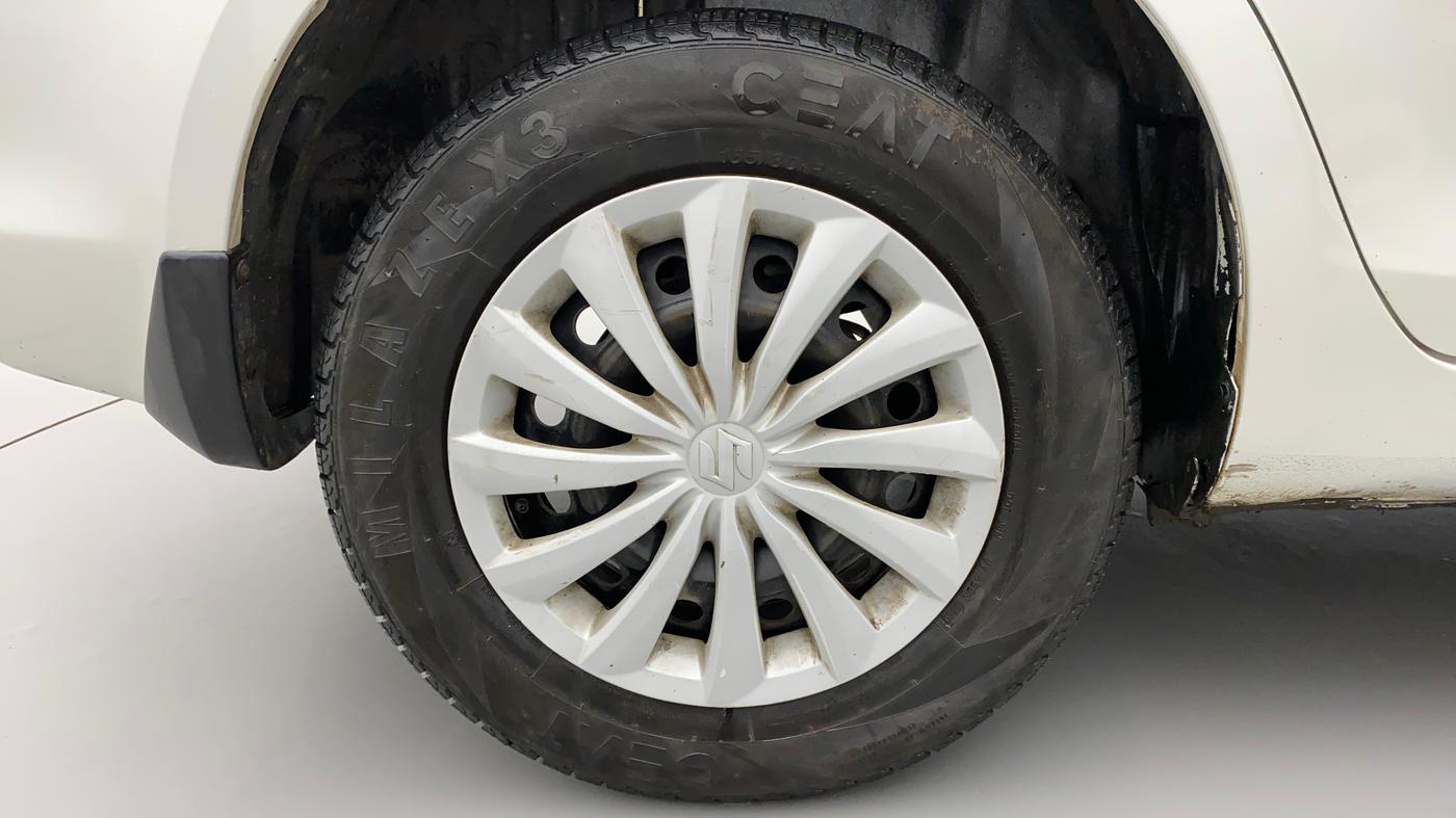 2015 Maruti Swift Dzire VXI, Petrol, Manual, 1,03,908 km, Right Rear Wheel