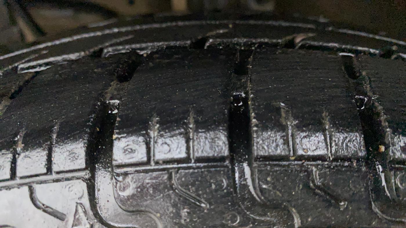 2015 Maruti Swift Dzire VXI, Petrol, Manual, 1,03,908 km, Left Front Tyre Tread