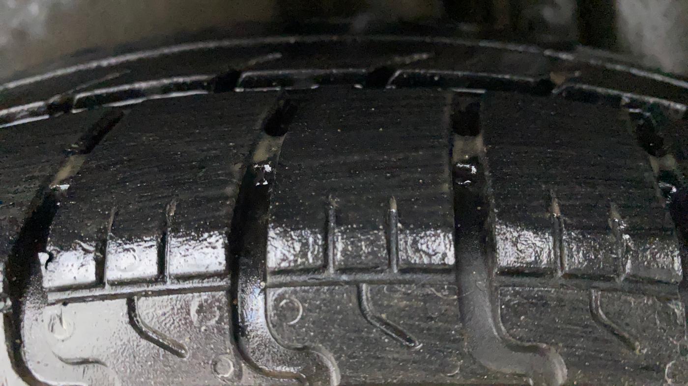 2015 Maruti Swift Dzire VXI, Petrol, Manual, 1,03,908 km, Left Rear Tyre Tread